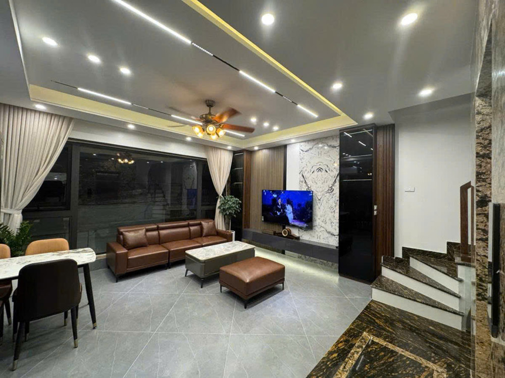 Bán Nhà Phố Trạm 41M 6 Tầng Thang Máy Mt5.5m Gara Ô Tô 14 Tỷ