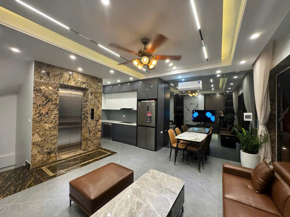 Bán Nhà Phố Trạm 41M 6 Tầng Thang Máy Mt5.5m Gara Ô Tô 14 Tỷ