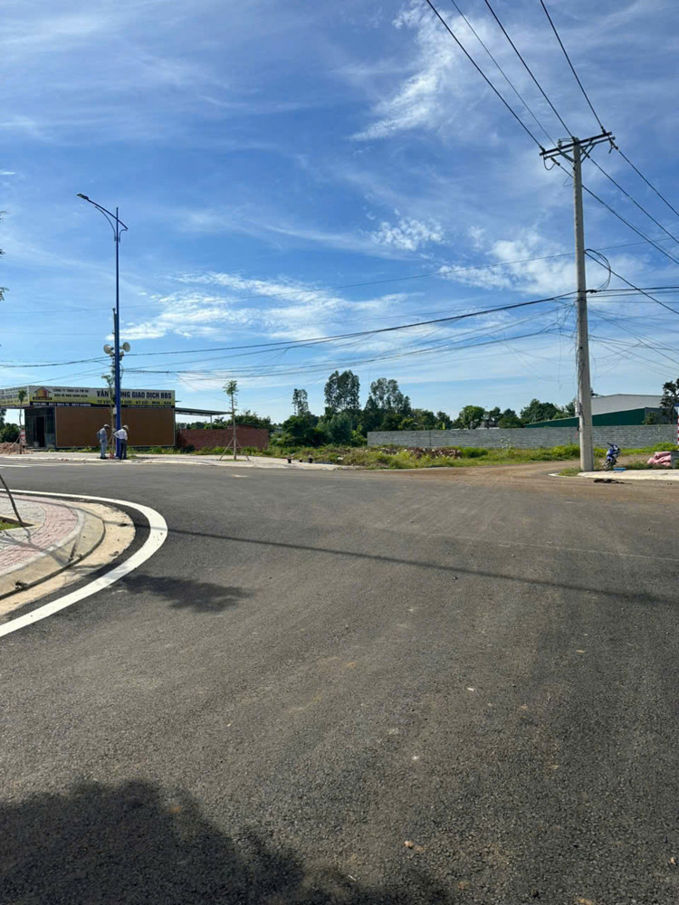 Bán 1 nền đẹp ko lổi phong thủy trục chính sát đ25 hòa long giá chỉ 1ty4 bớt lộc