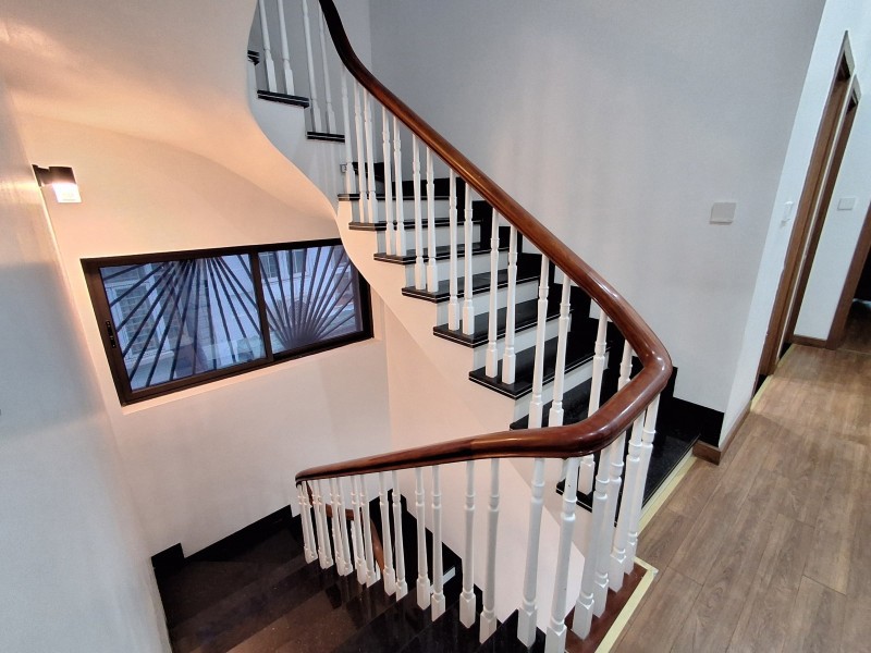 BÁN CĂN BIỆT THỰ GÂN HỒ BỒ ĐỀ 86M2 X 4 TẦNG 17.3 TỶ. LONG BIÊN- HÀ NỘI