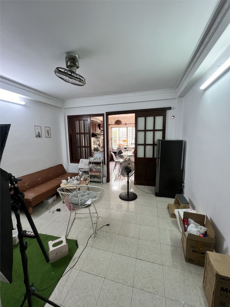 Cho thuê nhà mặt tiền Chu Văn An P. 26 Bình Thạnh 4x20m TL 2L 5PN 4WC giá 30 triệu/tháng

 
Cho