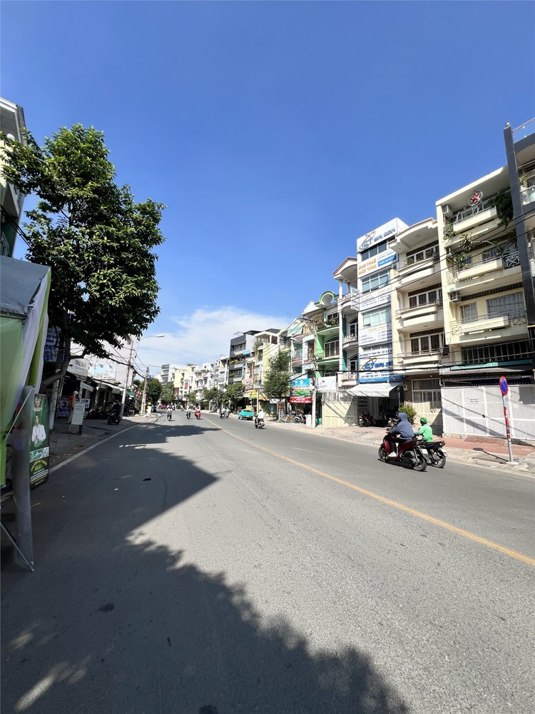 Cho thuê nhà mặt tiền Chu Văn An P. 26 Bình Thạnh 4x20m TL 2L 5PN 4WC giá 30 triệu/tháng

 
Cho