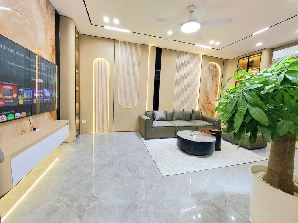 BÁN NHÀ NGỌC THUỴ LONG BIÊN,OTO, PHÂN LÔ THANG MÁY,ĐẸP LONG LANH,40M