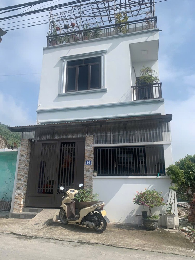 NHÀ ĐẸP - GIÁ TỐT - Chính Chủ Bán Căn Nhà 3 Tầng tại phường Cẩm Sơn , Cẩm phả, Quảng Ninh