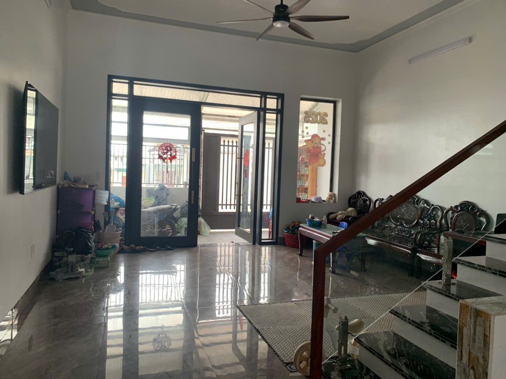 NHÀ ĐẸP - GIÁ TỐT - Chính Chủ Bán Căn Nhà 3 Tầng tại phường Cẩm Sơn , Cẩm phả, Quảng Ninh