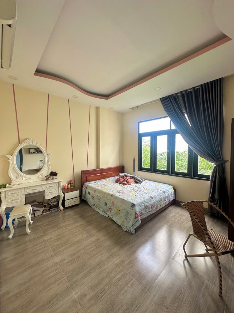 Bán Nhà Mê Đúc 3 Tầng Đẹp Lung Linh Ngang 9M Ngay Cầu Dứa Phú Nông, Vĩnh Ngọc