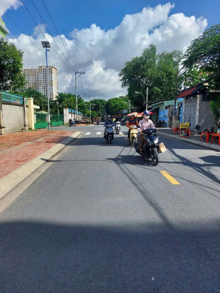 CHDV GÓC 2 MẶT TIỀN 140M2 – ĐƯỜNG NHỰA 12M – ĐỐI DIỆN CỔNG CVPM QUANG TRUNG