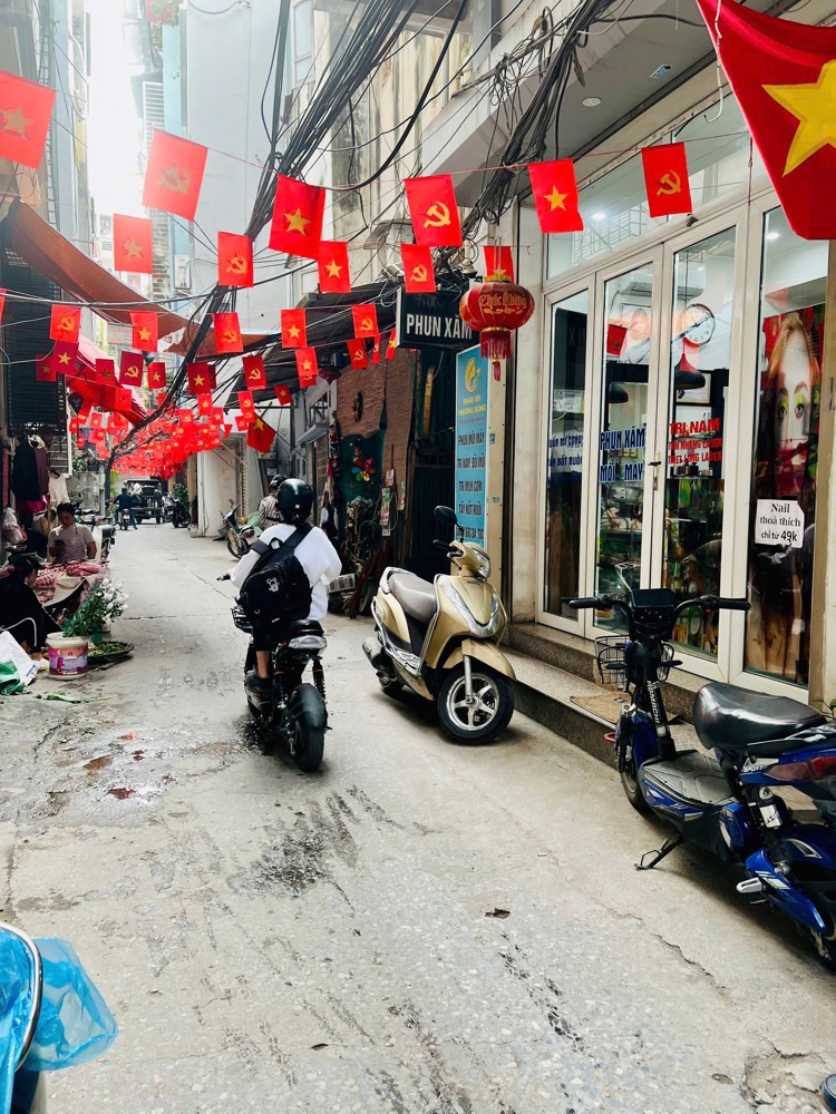 Bán Nhà Văn Hương 45m2.  4 tầng. mặt tiền 3.3m. giá 12 tỷ Đống Đa Hà Nội