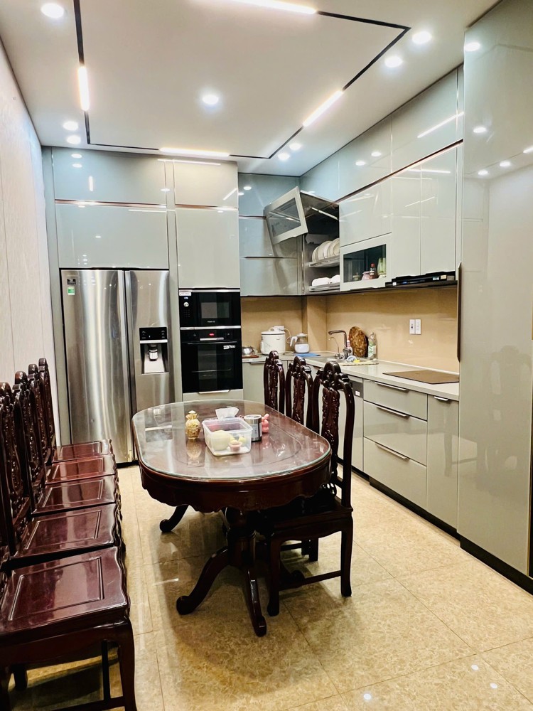 Bán Nhà Văn Hương 45m2.  4 tầng. mặt tiền 3.3m. giá 12 tỷ Đống Đa Hà Nội