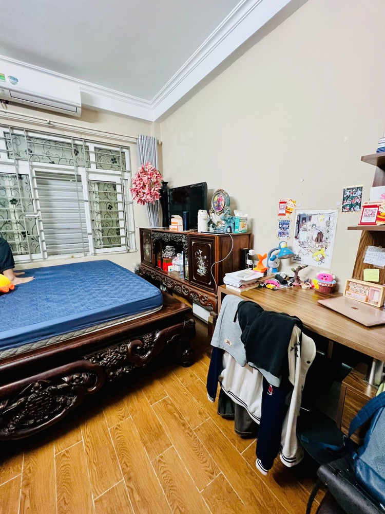 Bán Nhà Văn Hương 45m2.  4 tầng. mặt tiền 3.3m. giá 12 tỷ Đống Đa Hà Nội