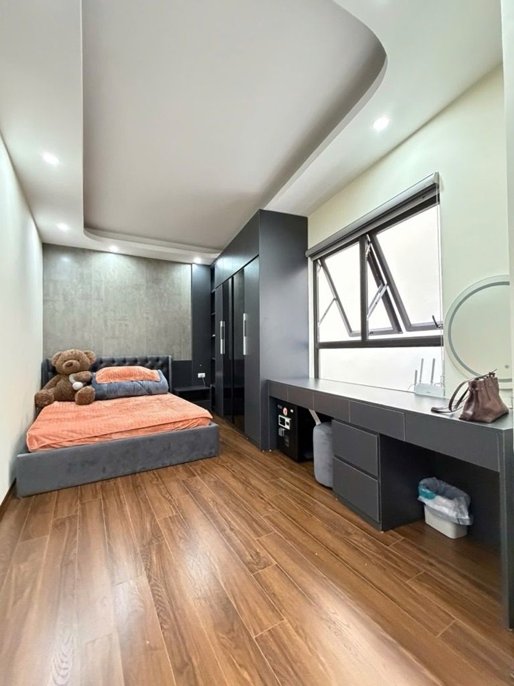 Hiếm ! hơn 9 tỷ nhà mới ngõ 239 Bồ Đề full nội thất 35m x 6T thang máy ở luôn