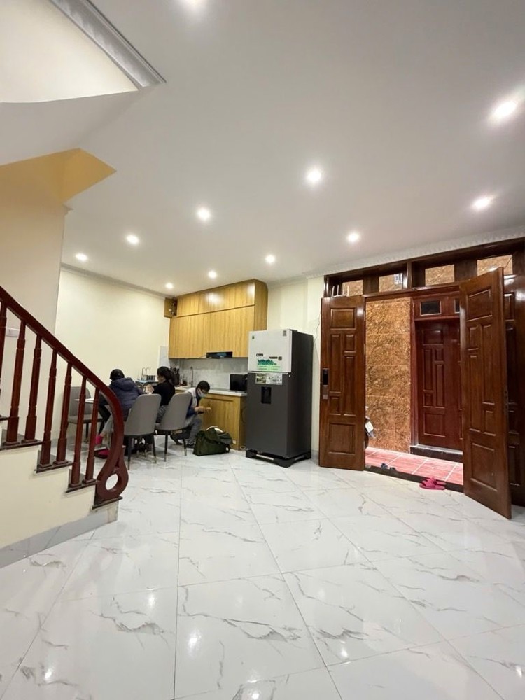 Hiếm ! hơn 9 tỷ nhà mới ngõ 239 Bồ Đề full nội thất 35m x 6T thang máy ở luôn