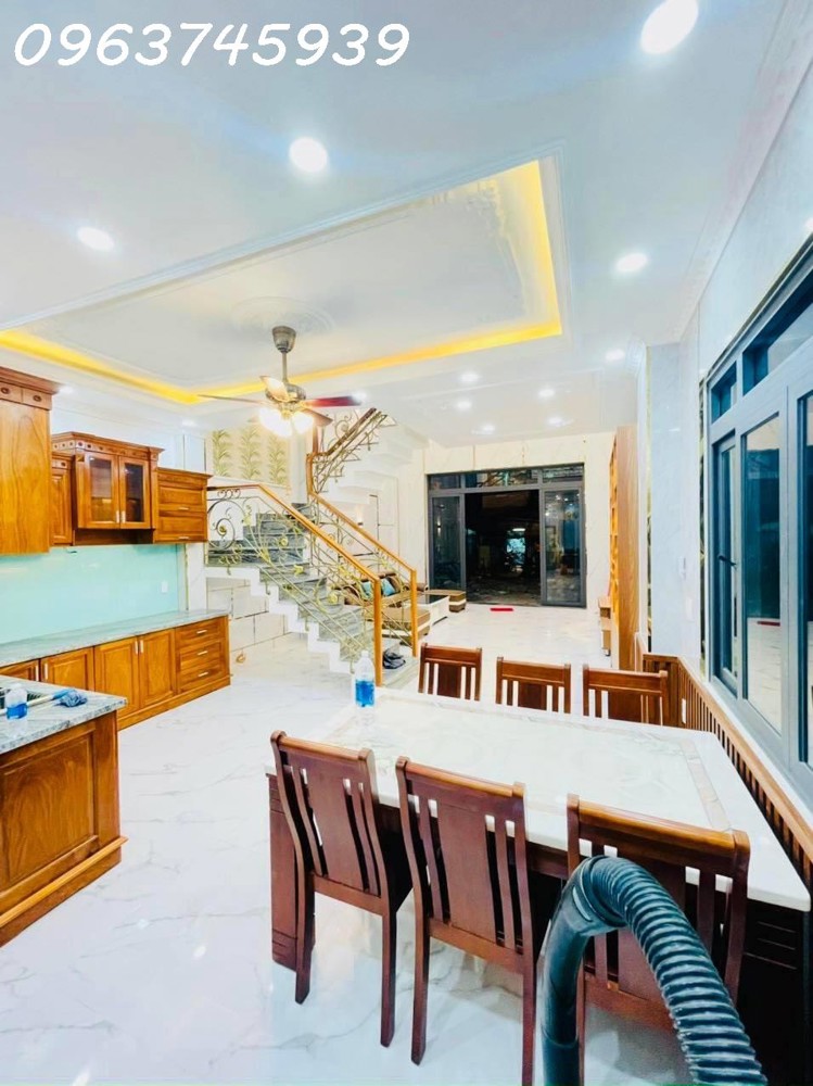 Bán nhà mặt tiền đường số Hiệp Bình Chánh, 95m2, 5 tầng mới, 10.8 tỷ