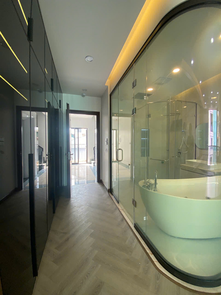 Bán nhà mặt đường 17m tại trung tâm Ngọc Thụy