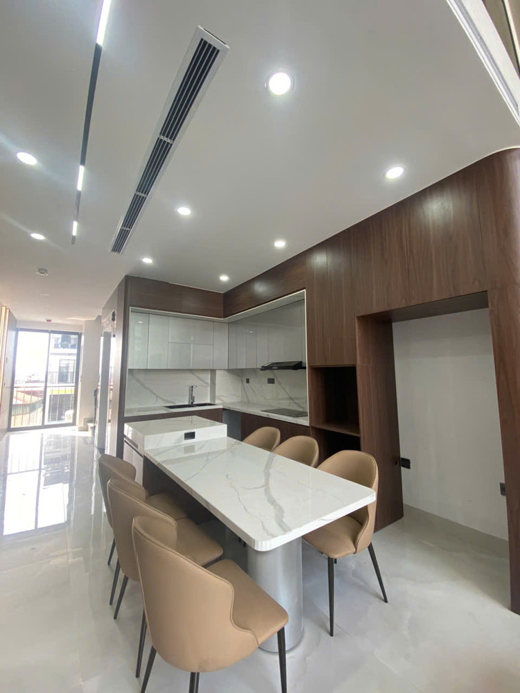 Bán nhà mặt đường 17m tại trung tâm Ngọc Thụy