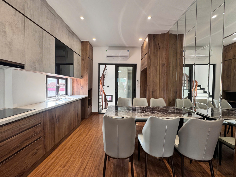 Bất động sản Ngọc Thụy, Long Biên: Nhà 7 tầng có thang máy