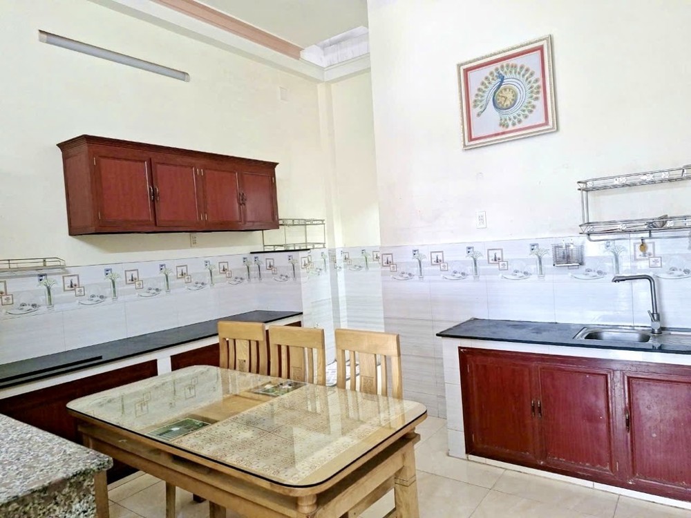 Nhà Linh Đông, 65m2, 2 tầng BTCT, Hoàn Công, Ô tô đổ cổng chỉ Nhỉnh 5 Tỷ