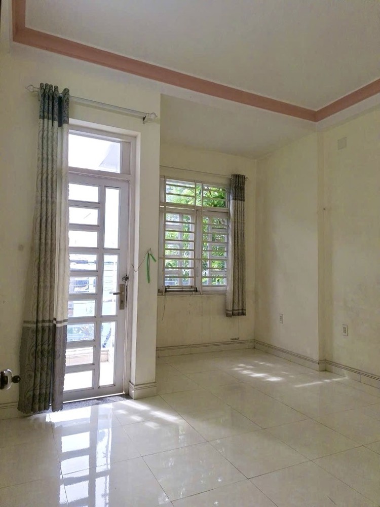 Nhà Linh Đông, 65m2, 2 tầng BTCT, Hoàn Công, Ô tô đổ cổng chỉ Nhỉnh 5 Tỷ