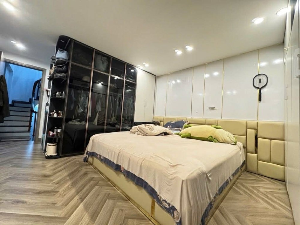 nhà đẹp Ngọc Lâm, gara, 7 tầng thang máy, mặt tiền 9m, ngõ nông, gần ôtô tránh