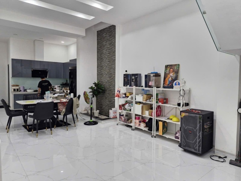 Bán nhà đường số 8, Linh Xuân, Thủ Đức, TP HCM, DT 90m2, sổ hồng, giá 7.7 tỷ. Liên hệ 0933125879