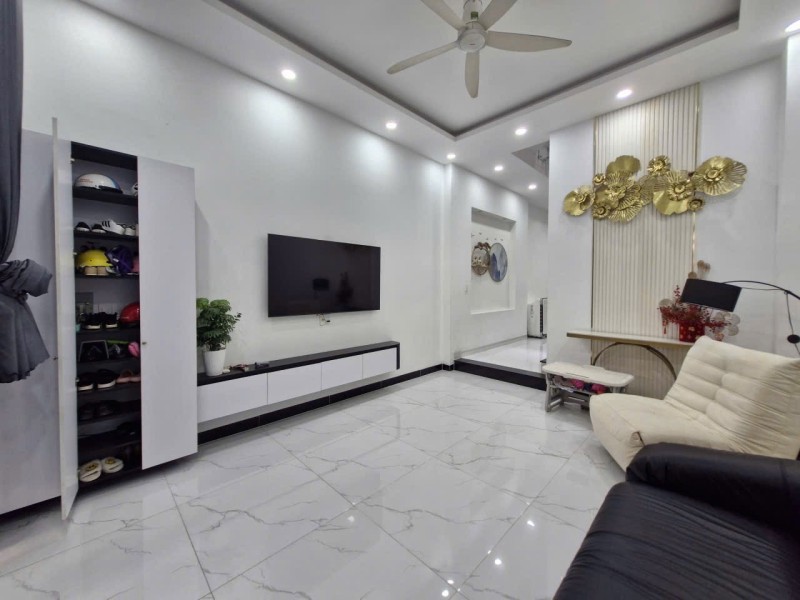 Bán nhà đường số 8, Linh Xuân, Thủ Đức, TP HCM, DT 90m2, sổ hồng, giá 7.7 tỷ. Liên hệ 0933125879