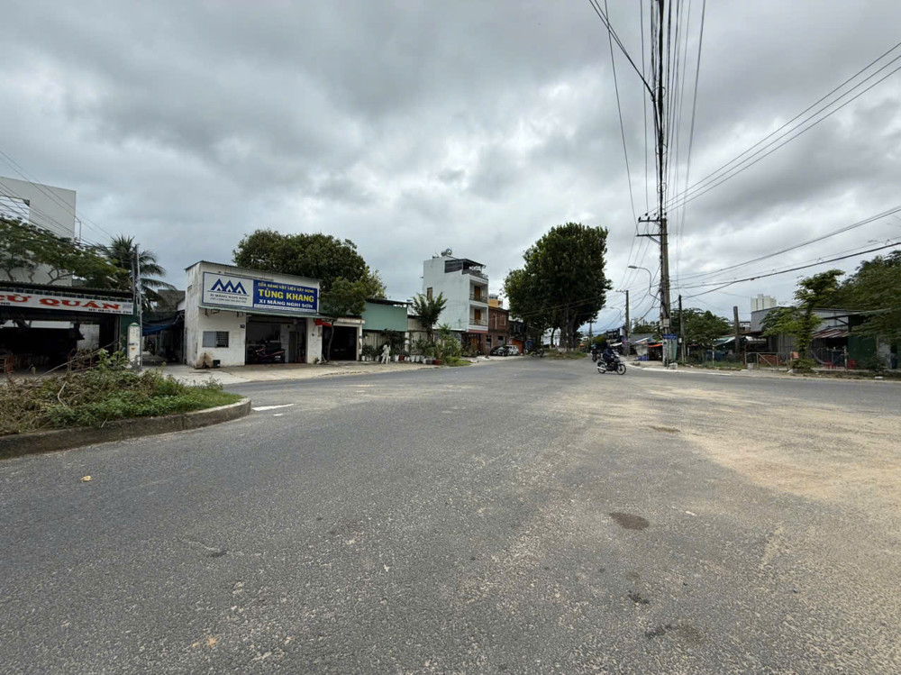 Chỉ Tính Bằng Giá Đất Tặng Mặt Bằng Kinh Doanh và 4 Nhà Trọ Căn Góc 2 Mặt Tiền Đường Rộng Gần Biển