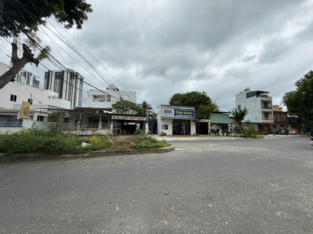 Chỉ Tính Bằng Giá Đất Tặng Mặt Bằng Kinh Doanh và 4 Nhà Trọ Căn Góc 2 Mặt Tiền Đường Rộng Gần Biển