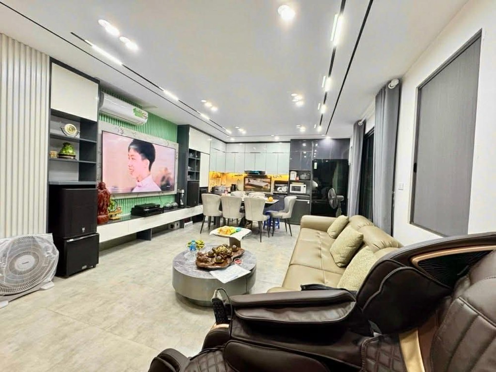 nhà đẹp Ngọc Lâm, gara, 7 tầng thang máy, mặt tiền 9m, ngõ nông, gần ôtô tránh