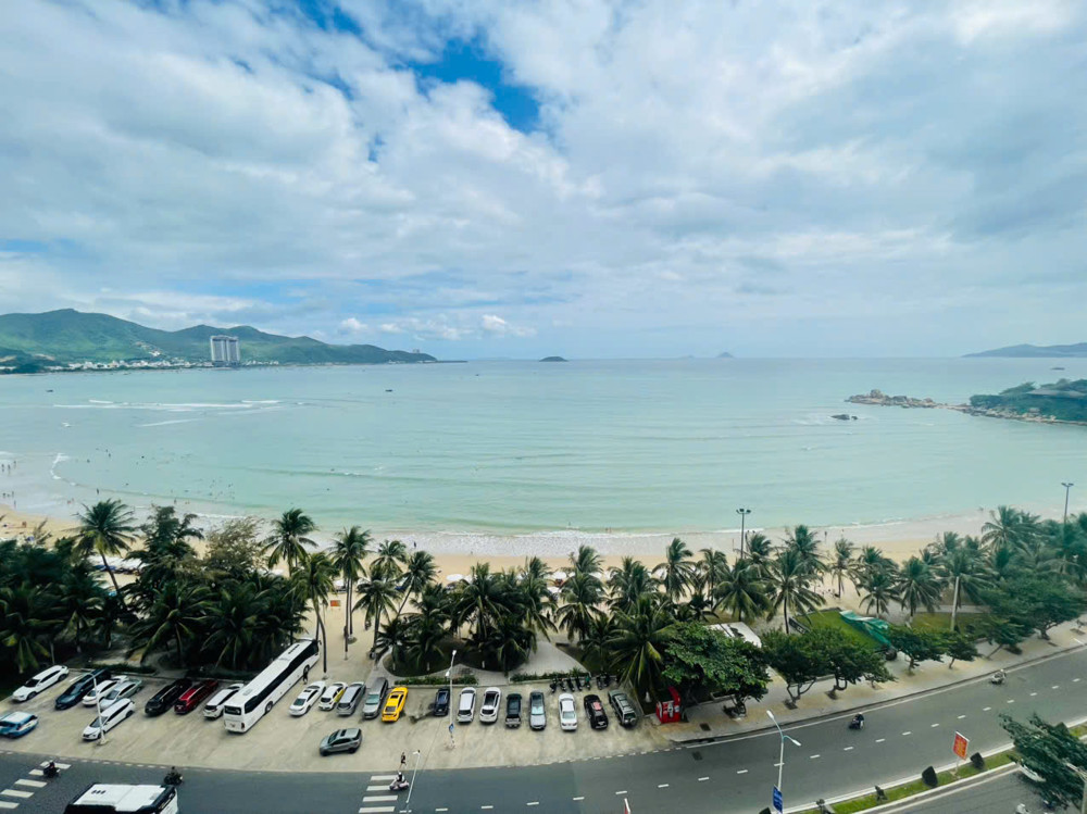 Căn Hộ view Biển Ngay Bãi Tắm Hòn Chồng Tặng Full Nội Thất Hiện Đại Tại Mường Thanh Viễn Triều