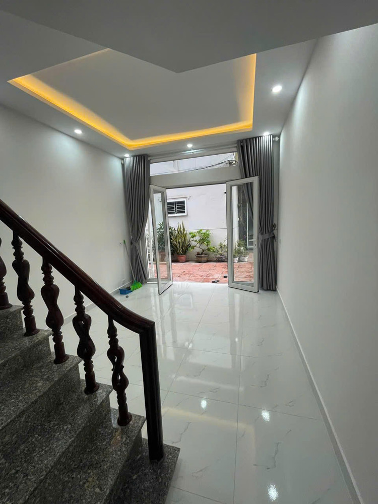 Bán nhà 3,5 tầng ô tô đỗ cửa Phụng Pháp Văn Cao Ngô Quyền