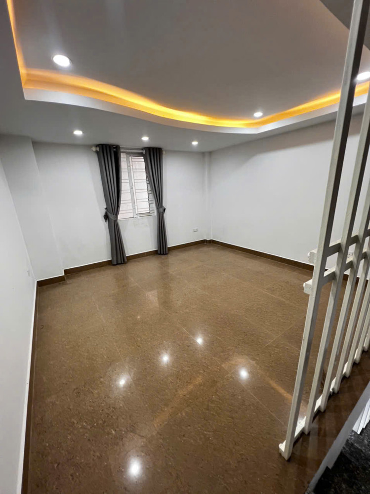 Bán nhà 3,5 tầng ô tô đỗ cửa Phụng Pháp Văn Cao Ngô Quyền