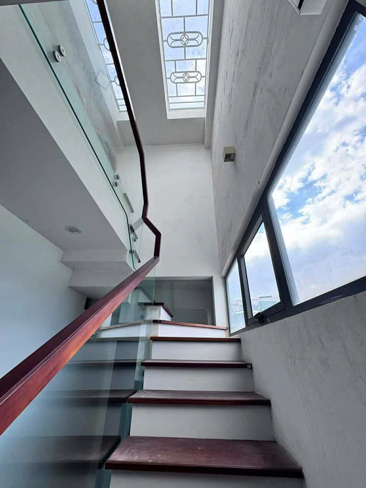 NHÀ VỊ TRÍ ĐẸP- GIÁ TỐT CHÍNH CHỦ Bán Nhà 3 Tầng Kiệt Đường Nguyễn Đức Trung, TP. Đà Nẵng