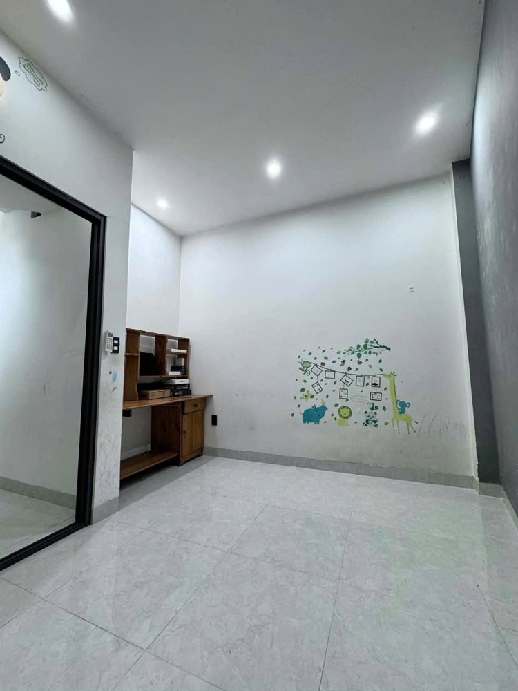 NHÀ VỊ TRÍ ĐẸP- GIÁ TỐT CHÍNH CHỦ Bán Nhà 3 Tầng Kiệt Đường Nguyễn Đức Trung, TP. Đà Nẵng