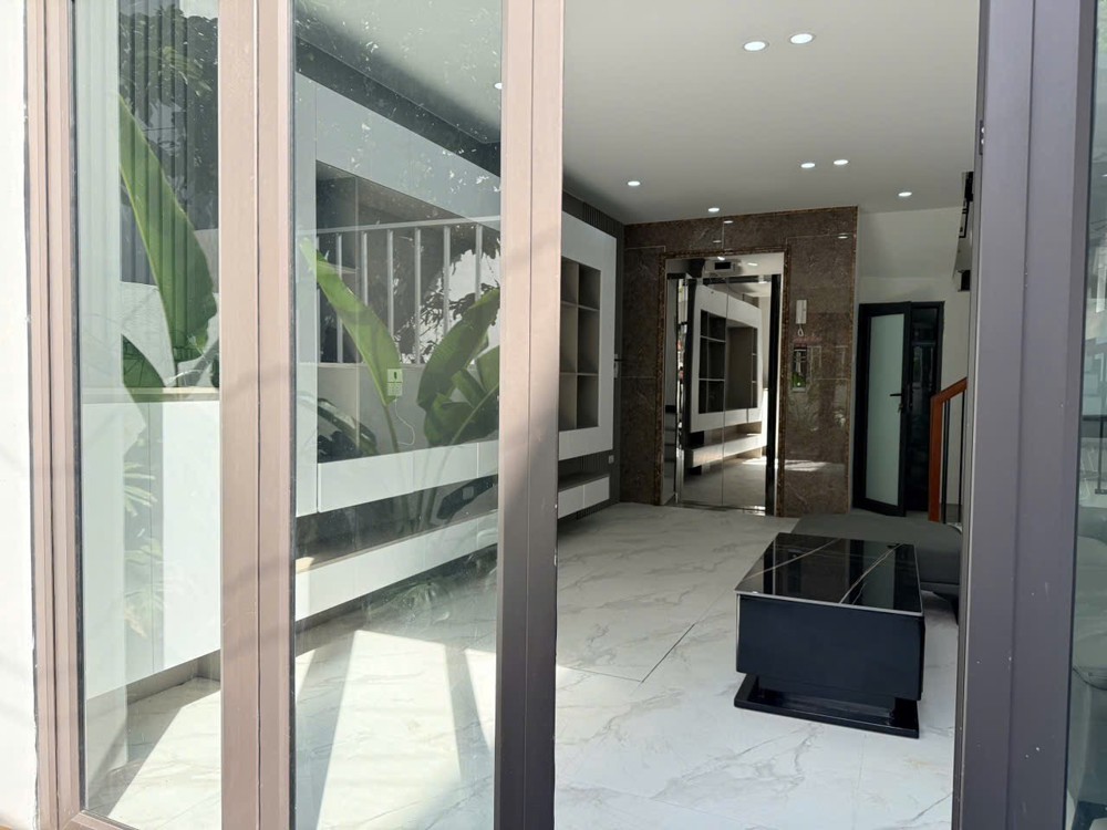 Bán nhà Vũ Xuân Thiều – Long Biên, ô tô đỗ cổng, 6 tầng thang máy, full nội thất