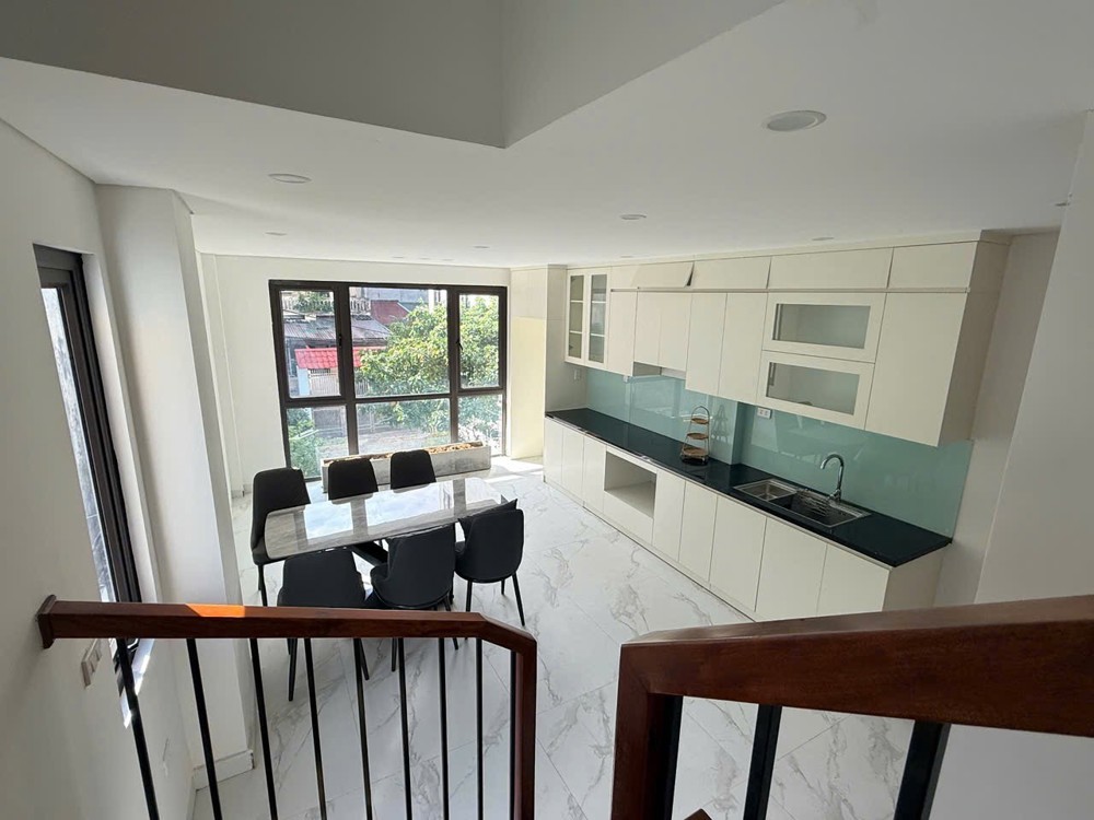 Bán nhà Vũ Xuân Thiều – Long Biên, ô tô đỗ cổng, 6 tầng thang máy, full nội thất