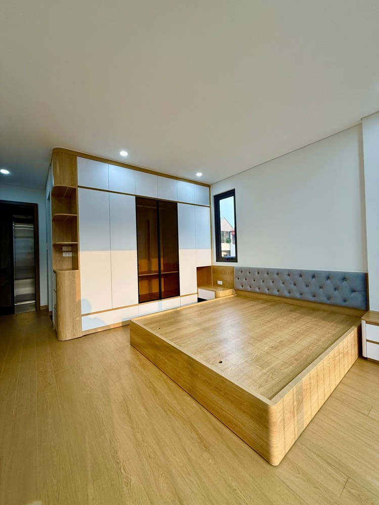 Bán nhà Vũ Xuân Thiều – Long Biên, ô tô đỗ cổng, 6 tầng thang máy, full nội thất