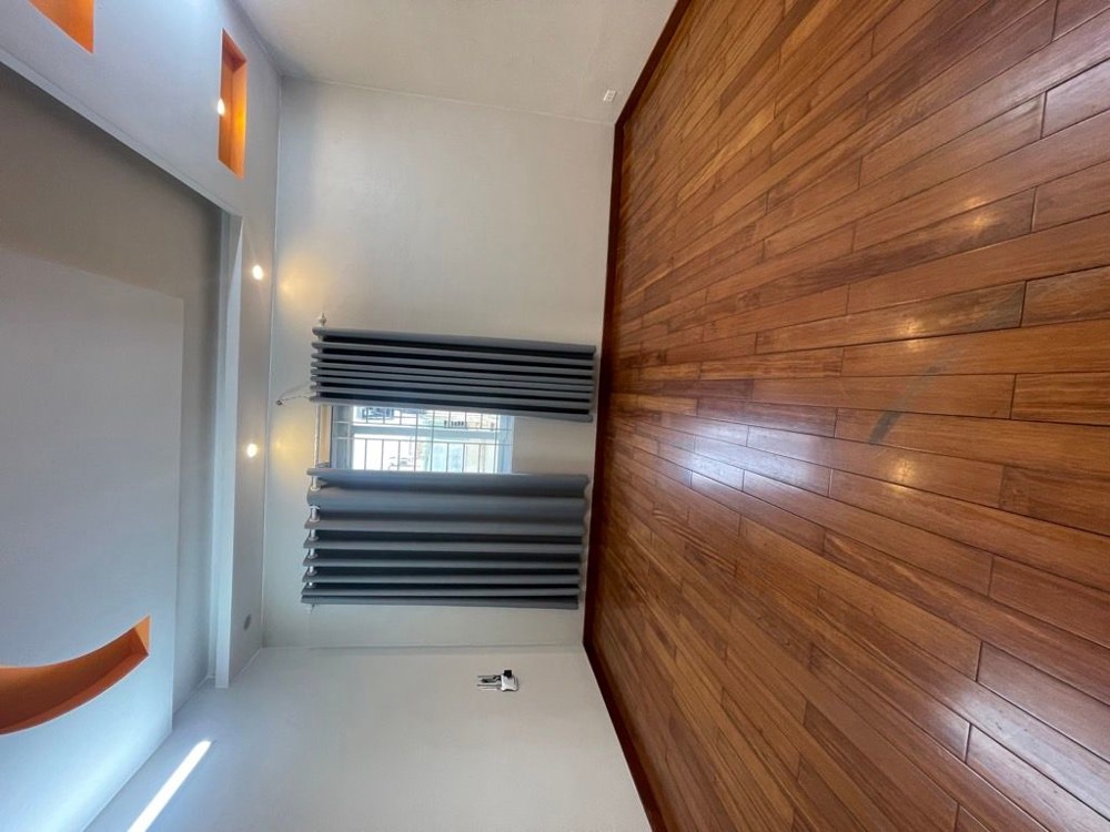 Hiếm ! Bán nhà ngõ 193 Bồ Đề 63m x 5T oto thông chỉ nhỉnh 15t còn tl