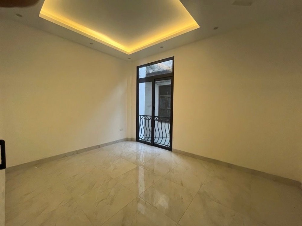 bán nhà đội cấn 45m x5 tầng MT 6m 10,6 tỷ sát phố,ngõ ô tô dừng đỗ