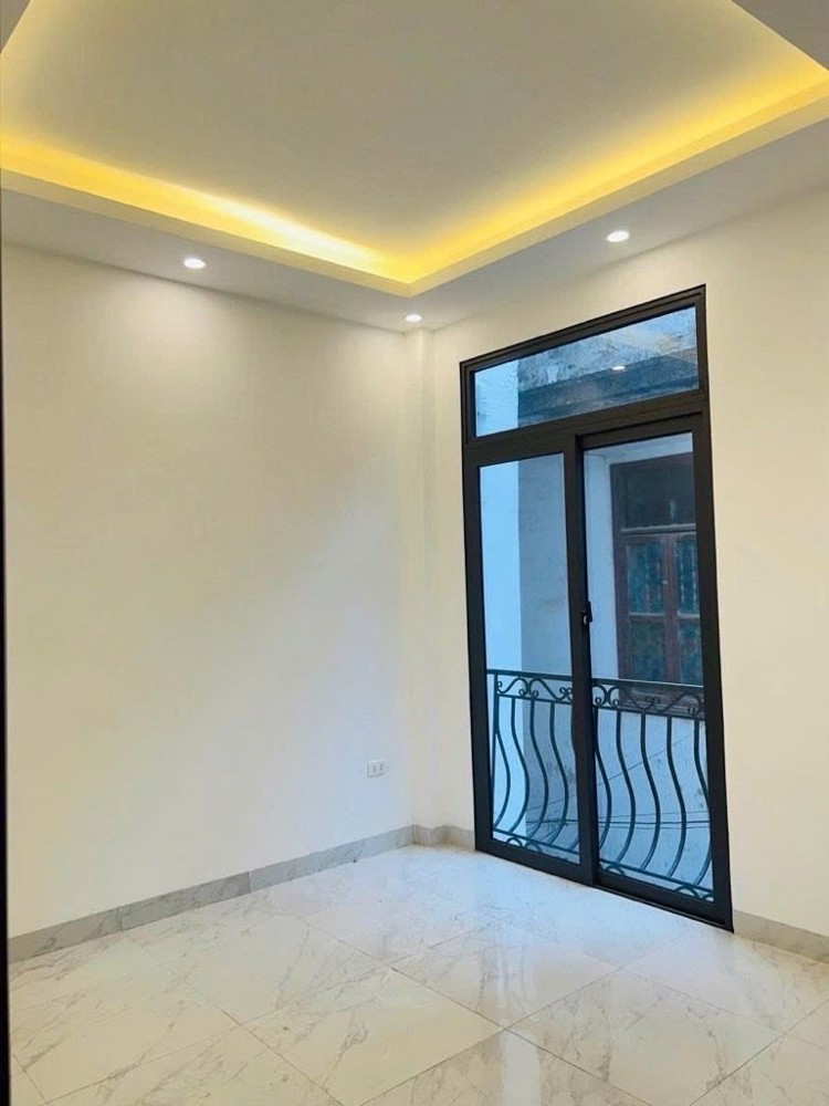 bán nhà đội cấn 45m x5 tầng MT 6m 10,6 tỷ sát phố,ngõ ô tô dừng đỗ