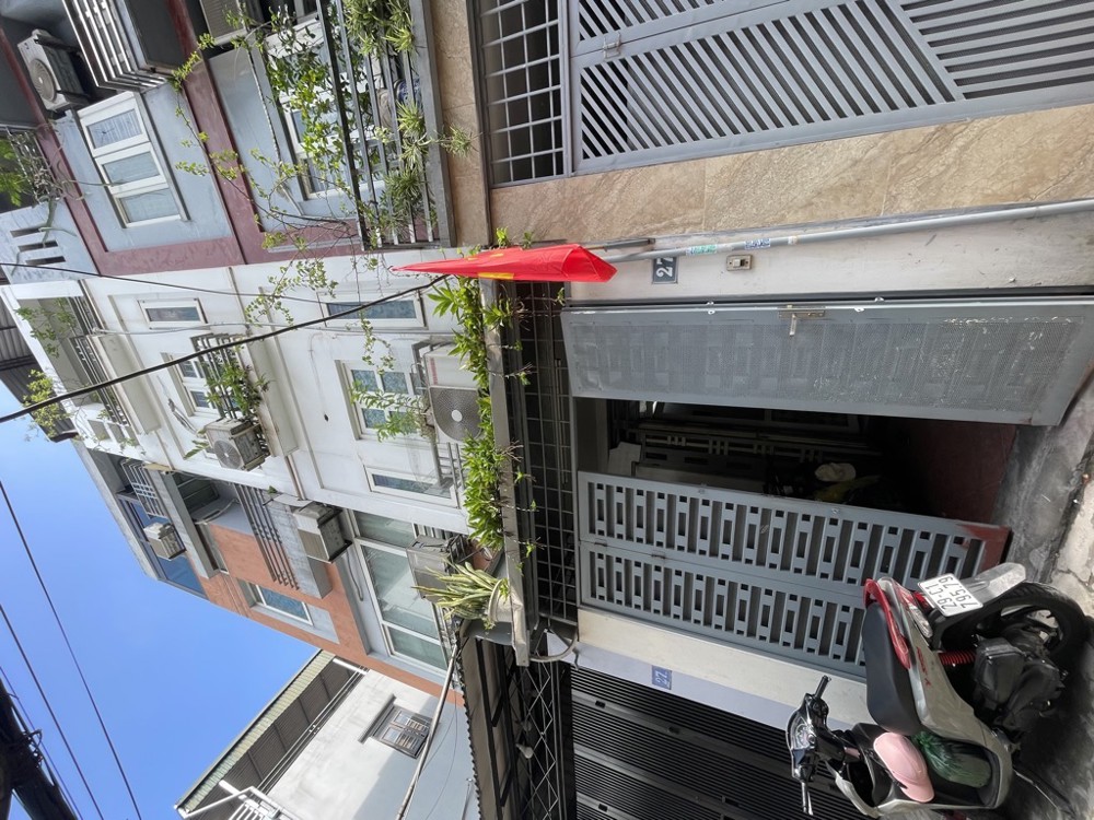 Chỉ hơn 10 tỷ nhà 47m x 4T ngõ 193 Bồ Đề, oto thông, qua nhà vào nhà, cách hồ chưa đến 100m