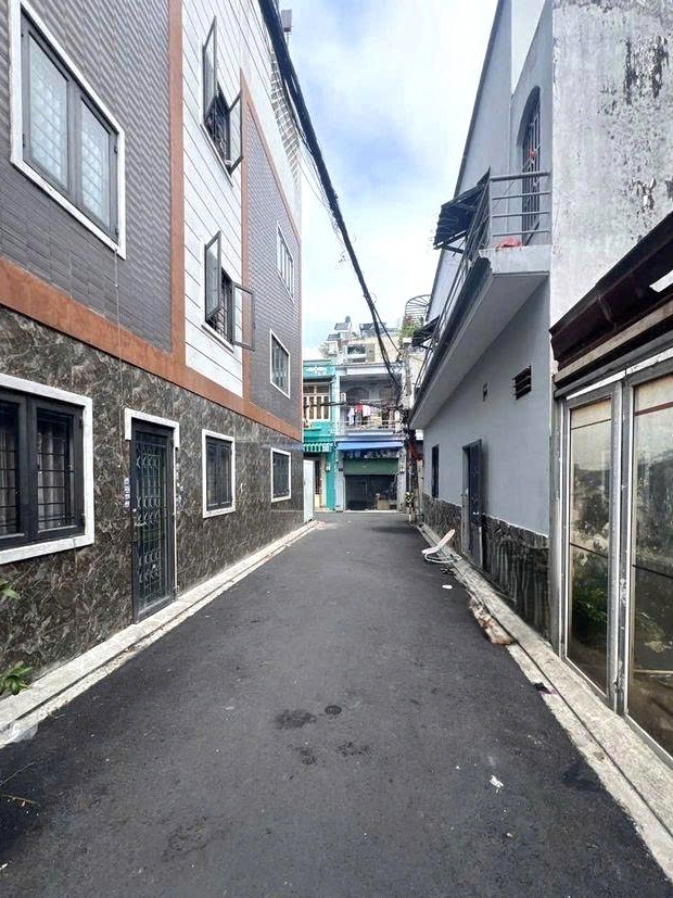 NHÀ 2 TẦNG - DƯƠNG ĐỨC HIỀN - TÂY THẠNH - TÂN PHÚ - HXH ĐẬU CỬA -  4 TỶ HƠN