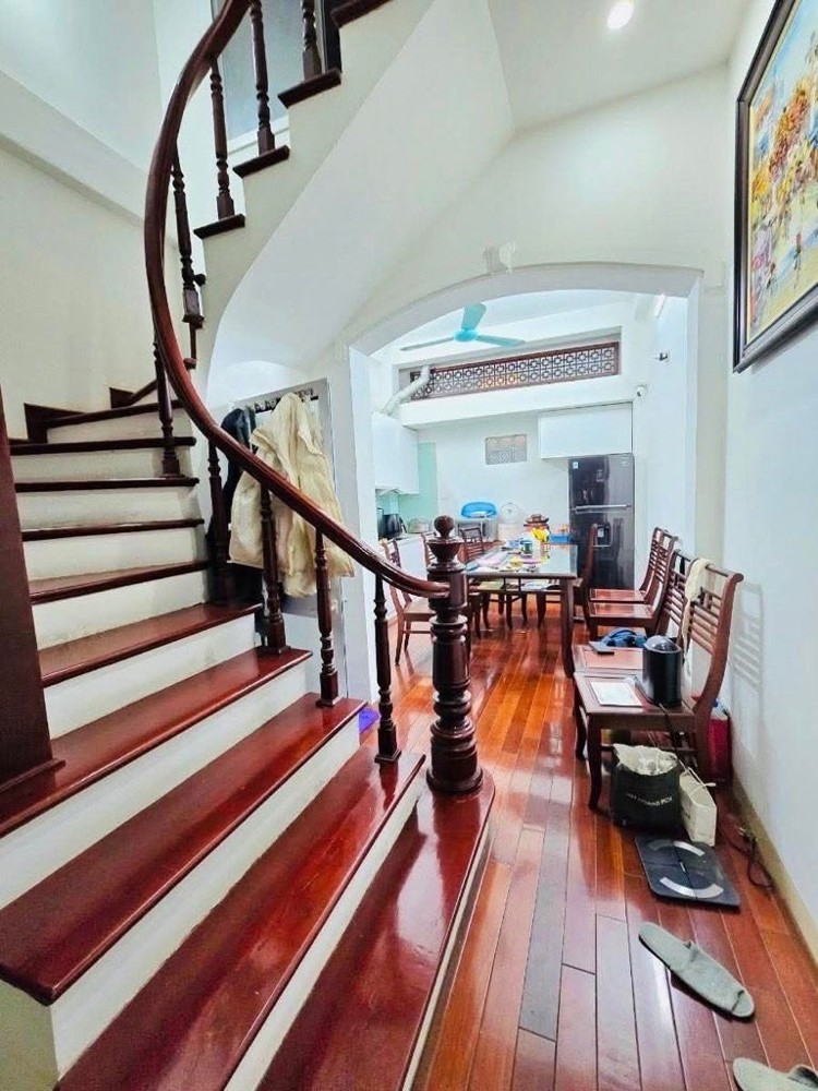 trích sài hồ tây 40m x6 tầng 14,8 tỷ dân xây 2 thoáng 40m ra hồ,view hồ,ngõ thông