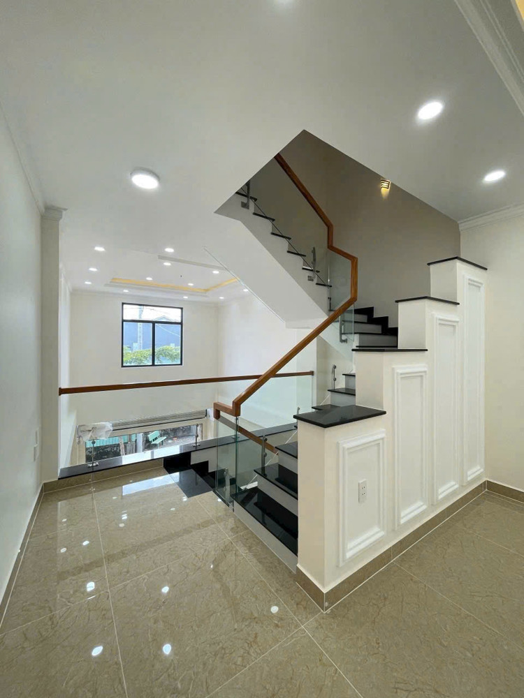 Nhà Quốc Lộ 13, 60M2 X 4 Tầng Btct, Hoàn Công, Ô Tô Vào Nhà, 7 Tỷ Nhỉnh Còn Tl