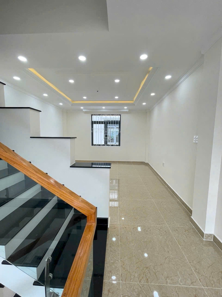 Nhà Quốc Lộ 13, 60M2 X 4 Tầng Btct, Hoàn Công, Ô Tô Vào Nhà, 7 Tỷ Nhỉnh Còn Tl