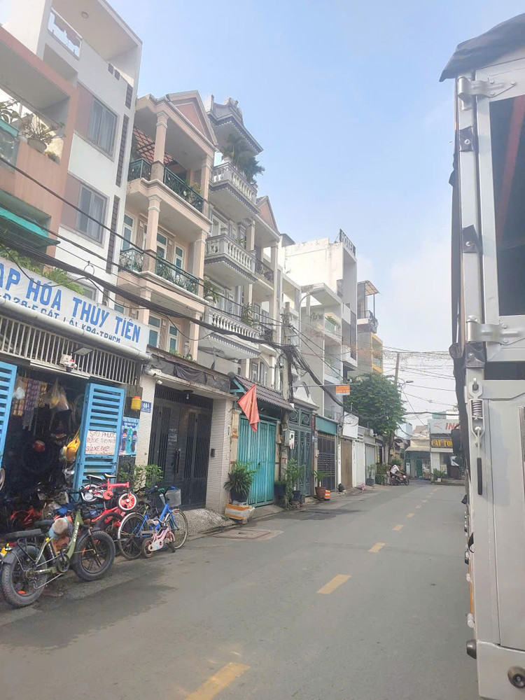 Gấp bán nhà 4 tầng vị trí đẹp 2 mặt thông thoáng,đường rộng 10m,Cát Lái,Quận 2 
Diện tích 75 ngang
