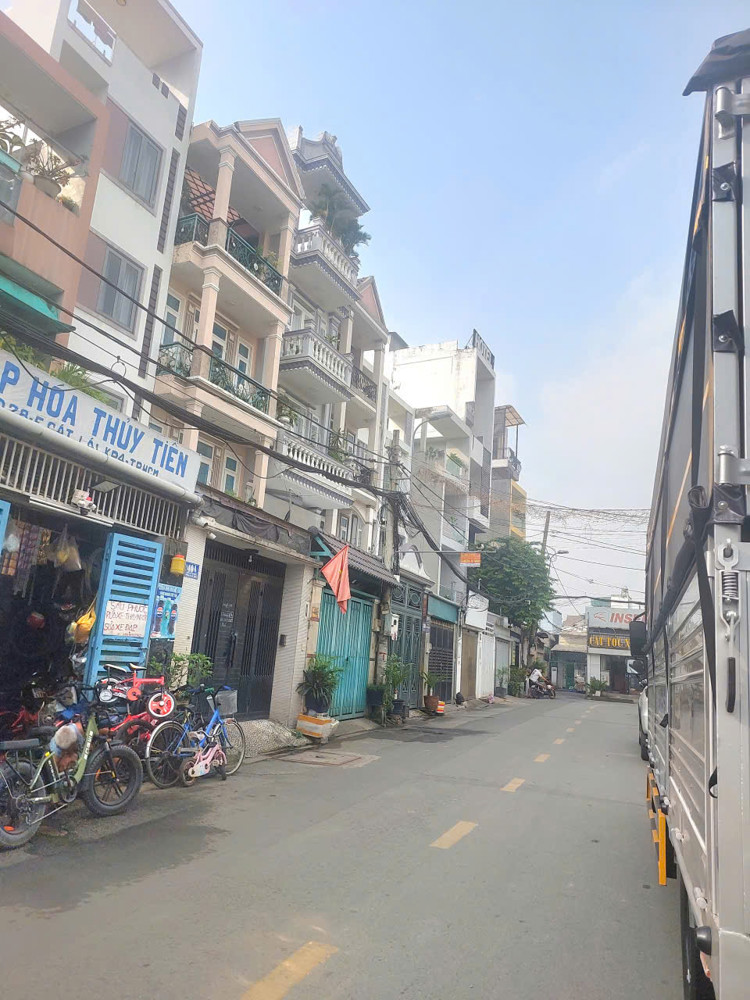 Gấp bán nhà 4 tầng vị trí đẹp 2 mặt thông thoáng,đường rộng 10m,Cát Lái,Quận 2 
Diện tích 75 ngang