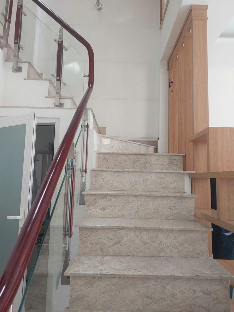 Gấp bán nhà 4 tầng vị trí đẹp 2 mặt thông thoáng,đường rộng 10m,Cát Lái,Quận 2 
Diện tích 75 ngang