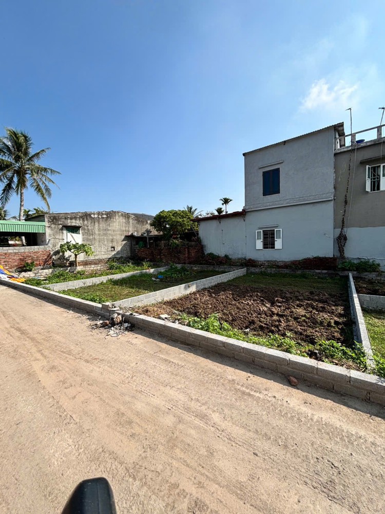 8xx TRIỆU – CHỈ CÒN 2 LÔ F0 QUYẾT TIẾN 2 – GẦN CHỢ – NGANG 5M HIẾM  ZALO 0567 222 555