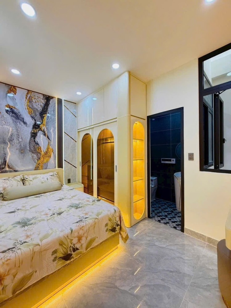 Bán nhà đẹp đường  Huỳnh Văn Nghệ, Tân Bình, TP HCM. DT 50m2, 4 tầng. Giá 7,9 tỷ, sổ hồng đầy đủ