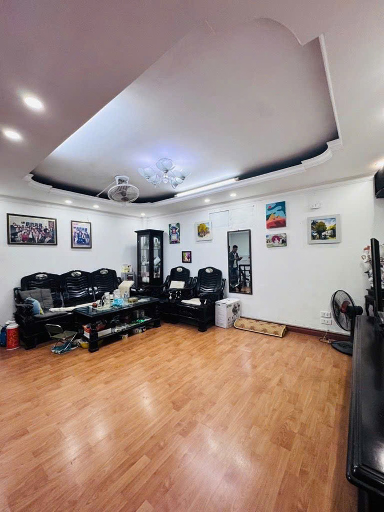 Cần Bán Nhà Lạc Long Quân 64m, 4 tầng, 2 thoáng, tiện ích bàn ngàn!